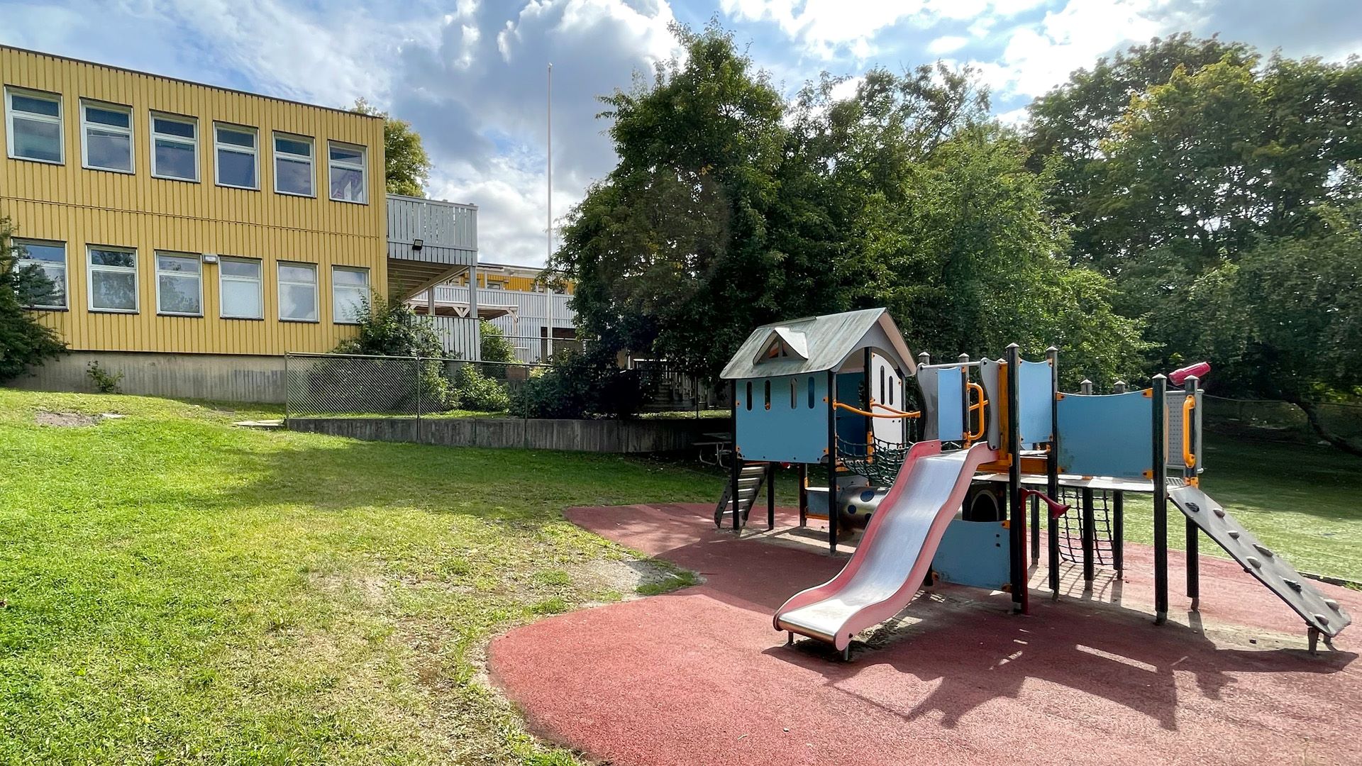 Bromstens Gård, Duvbovägen 127