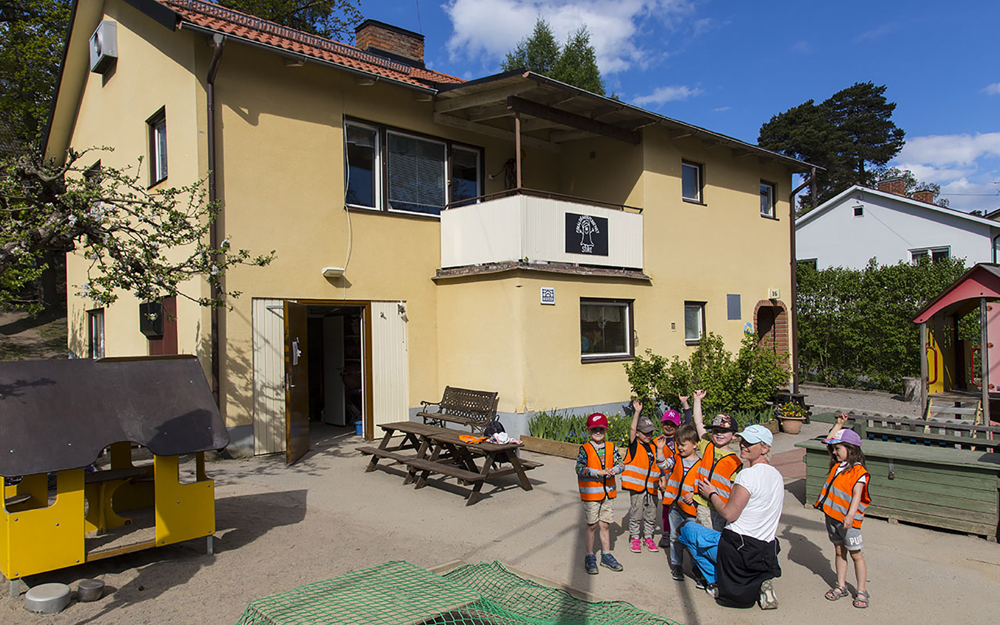 Barnen på förskolans gård