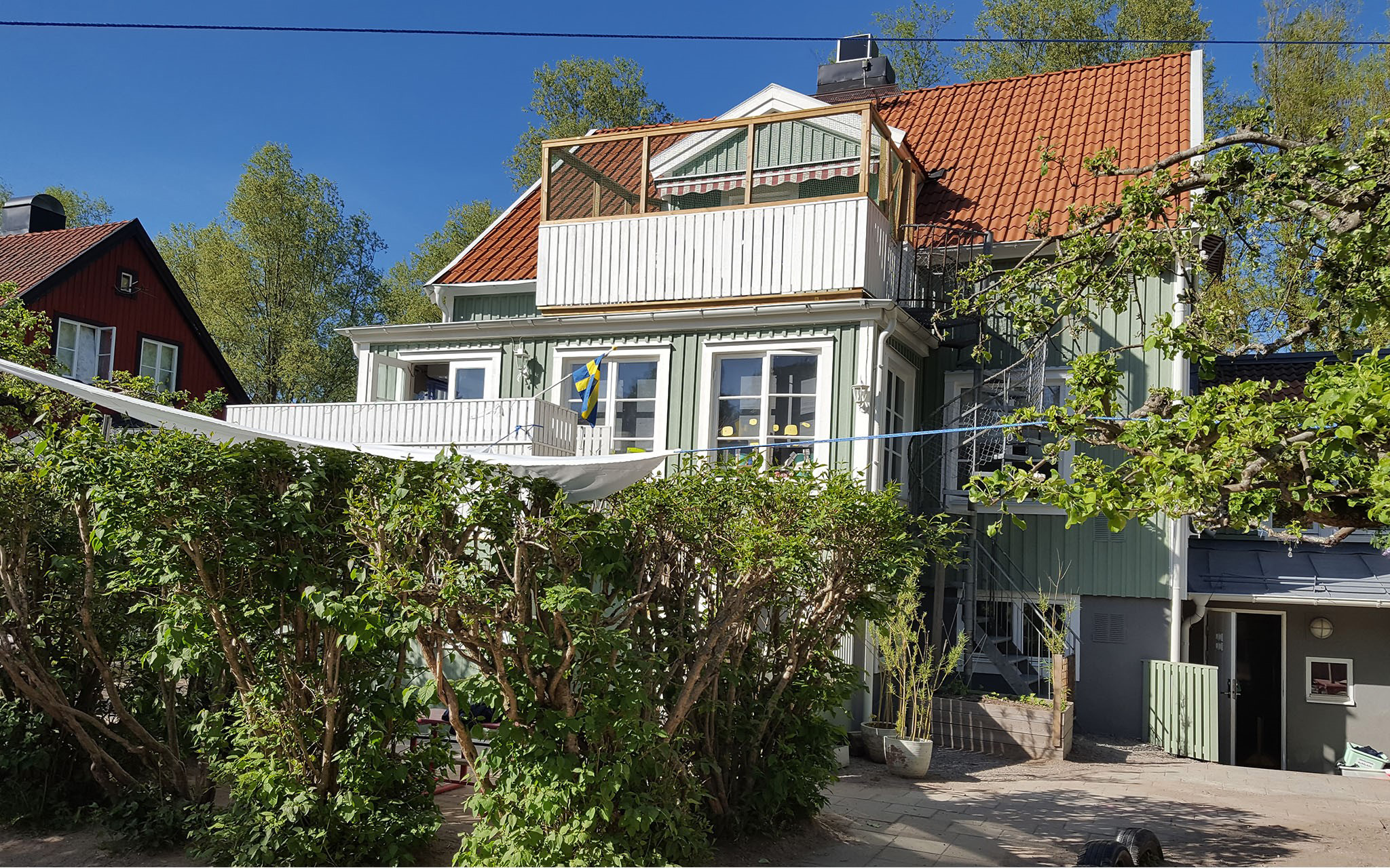 Förskolan, grön villa, trädgård.
